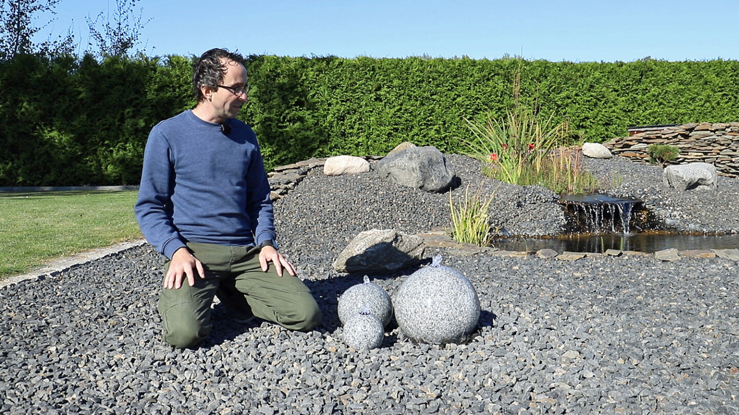 fertig ausfgebauter Granit Kugel Springbrunnen SB1