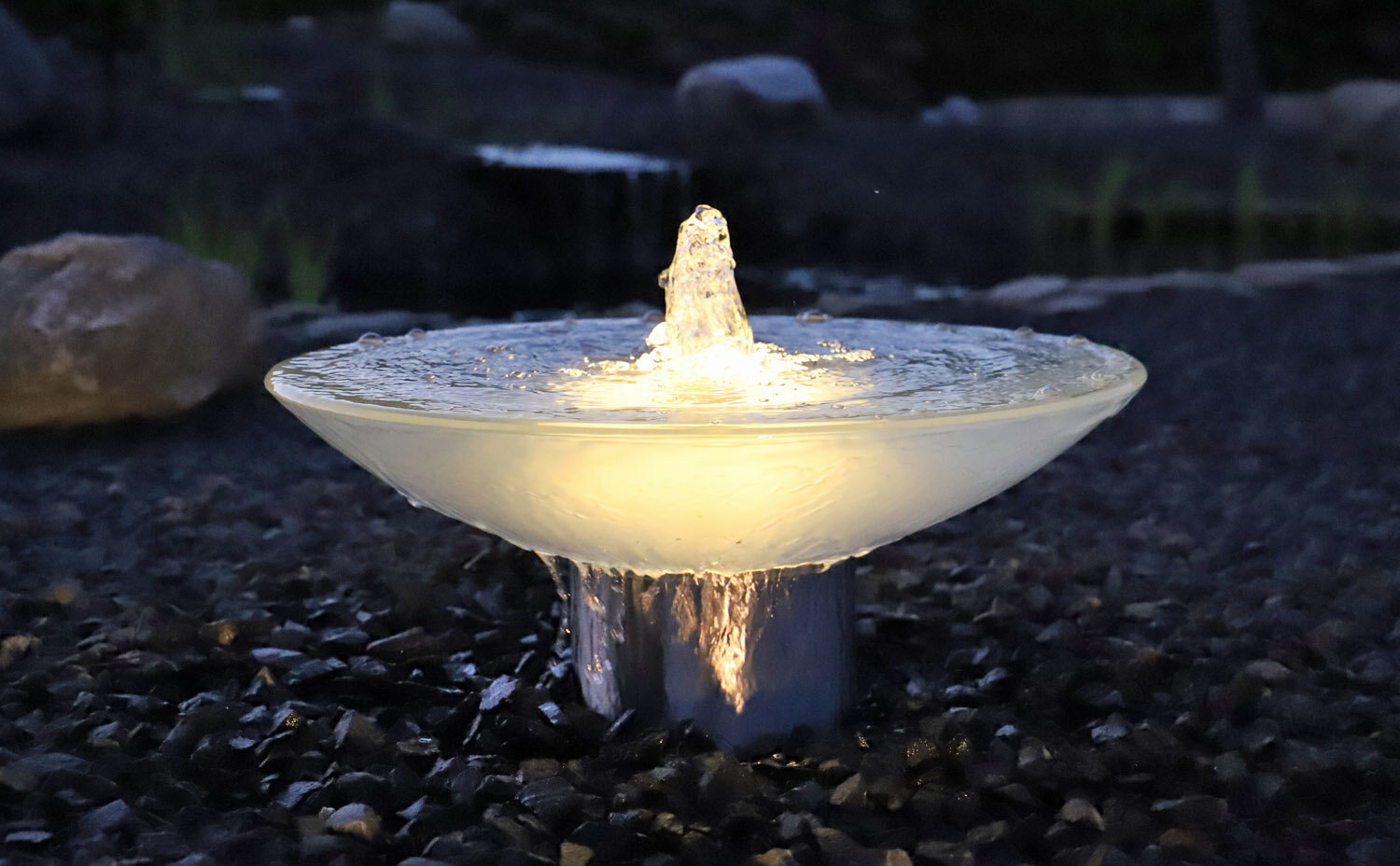 Gartenbrunnen Wasserschale mit LED Beleuchtung warmweiß