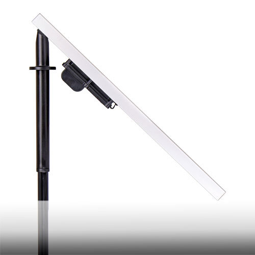 Robustes Solarpanel mit Erdspieß für Bodenmontage